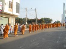 Chư Tăng Tịnh xá Ngọc Minh trì bình Khất thực tại TP. Phan Thiết