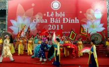 Dòng người chen chân khai hội ngôi chùa lớn nhất Việt Nam