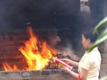 Giảm bớt việc đốt vàng, mã bằng cách đánh thuế cao