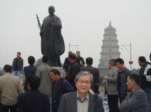 Tác giả bên tượng Đường Tăng