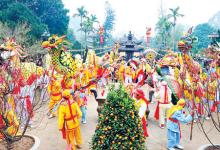 Biểu diễn long ly quy phượng trong ngày khai hội chùa Hương.