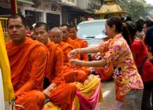 Đi rước lễ thành Luang