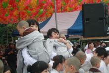 Hình ảnh các bậc phụ mẫu thăm các tiểu Hòa thượng Korea Vesak 2011