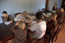 3. Tháng Năm Làm Điệu