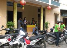 Tại TP Cần Thơ, nhiều chùa có nhóm tiếp sức mùa thi chào đón sĩ tử từ cổng chùa.