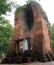 Khai quật quanh tháp cổ nhất miền Tây