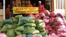 Đoàn Từ Thiện Đạo Phật Ngày Nay thăm và tặng quà tại Bình Thuận
