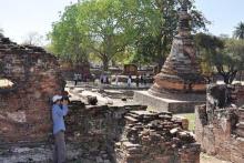 Du khách tham quan Công viên lịch sử Ayutthaya.   