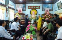 Đoàn lãnh đạo tỉnh Kon Tum thăm và tặng quà Ban Trị sự Giáo hội Phật giáo Tỉnh.