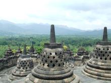 Đền thờ Phật trên núi ở Indonesia