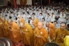 Đồng tháp: Đêm thắp đèn trời, cài hoa tri ân cha mẹ mùa báo hiếu