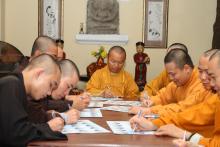 Giờ Trái Đất 2013: Đông đảo Phật tử tham gia ký tên vào hiệp ước "Bảo vệ môi trường Xanh - Sạch - Đẹp"