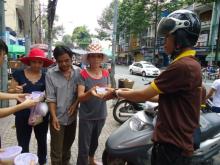 Miền Yêu Thương Sài Gòn nấu phát cháo cho bệnh nhân nghèo tại bệnh viện