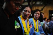 Bông hồng cài áo dưới Đại bảo tháp cao nhất Việt Nam