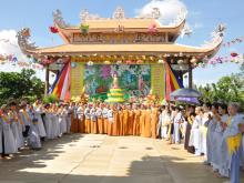 Long An: Chùa Tôn Vân đón chào Phật đản 2558