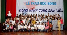 Quỹ Đạo Phật Ngày Nay: Trao tặng học bổng cho 100 sinh viên trường Đại Học KHXH&NV TP. HCM