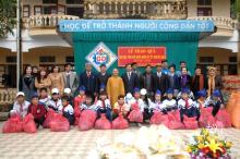 Quỹ Đạo Phật Ngày Nay: Tặng quà tại chùa Tượng Sơn và học sinh Trường THCS Đặng Dung - Hà Tĩnh