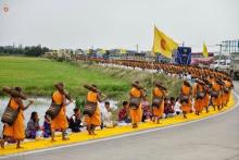 Chùm ảnh: Hàng vạn vị Tăng sĩ hạnh Đầu đà cuộc hành hương giữa lòng Bangkok, Thái Lan