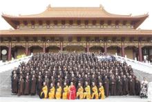 Hoa Kỳ: Nhân dịp kỷ niệm ngày Phật đản, Phật Quang Tây Lai Tự truyền Tam quy Ngũ giới
