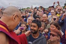 Vương quốc Anh: Chùm ảnh Đức Đạt Lai Lạt Ma tại Liên hoan Glastonbury