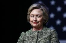 Hillary Clinton Cựu Đệ nhất Phu nhân Hoa Kỳ thực tập Thiền định