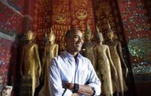Obama đảnh lễ Phật tại ngôi chùa nổi tiếng của đất nước Phật giáo Lào
