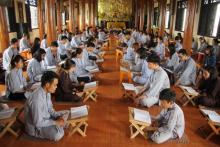 Thái Bình: Hơn 100 bạn trẻ về chùa Từ Xuyên tu một ngày