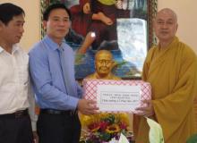 Lãnh đạo tỉnh,thành phố Thanh Hóa chúc mừng chư tôn đức và Phật tử TVTL Hàm Rồng nhân đại lễ Phật đản