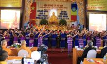 Các em Phật tử đồng bào dân tộc múa văn nghệ chào mừng