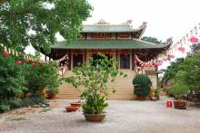 Dưới mái hiên chùa