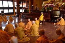 TP.HCM: Chư Tăng bố-tát, thính giới tại Việt Nam Quốc Tự