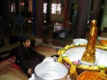 Người tại gia tu Phật