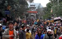 Chen chúc trảy hội chùa Hương