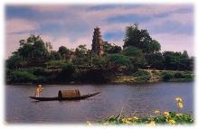 Bên dòng Hương Giang
