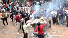 Ở những nơi thờ cúng, đình chùa... thường có diện tích nhỏ, đốt hương nhiều có nghĩa là CO2 sinh ra nhiều, chất độc vì thế mà cũng nhiều. 