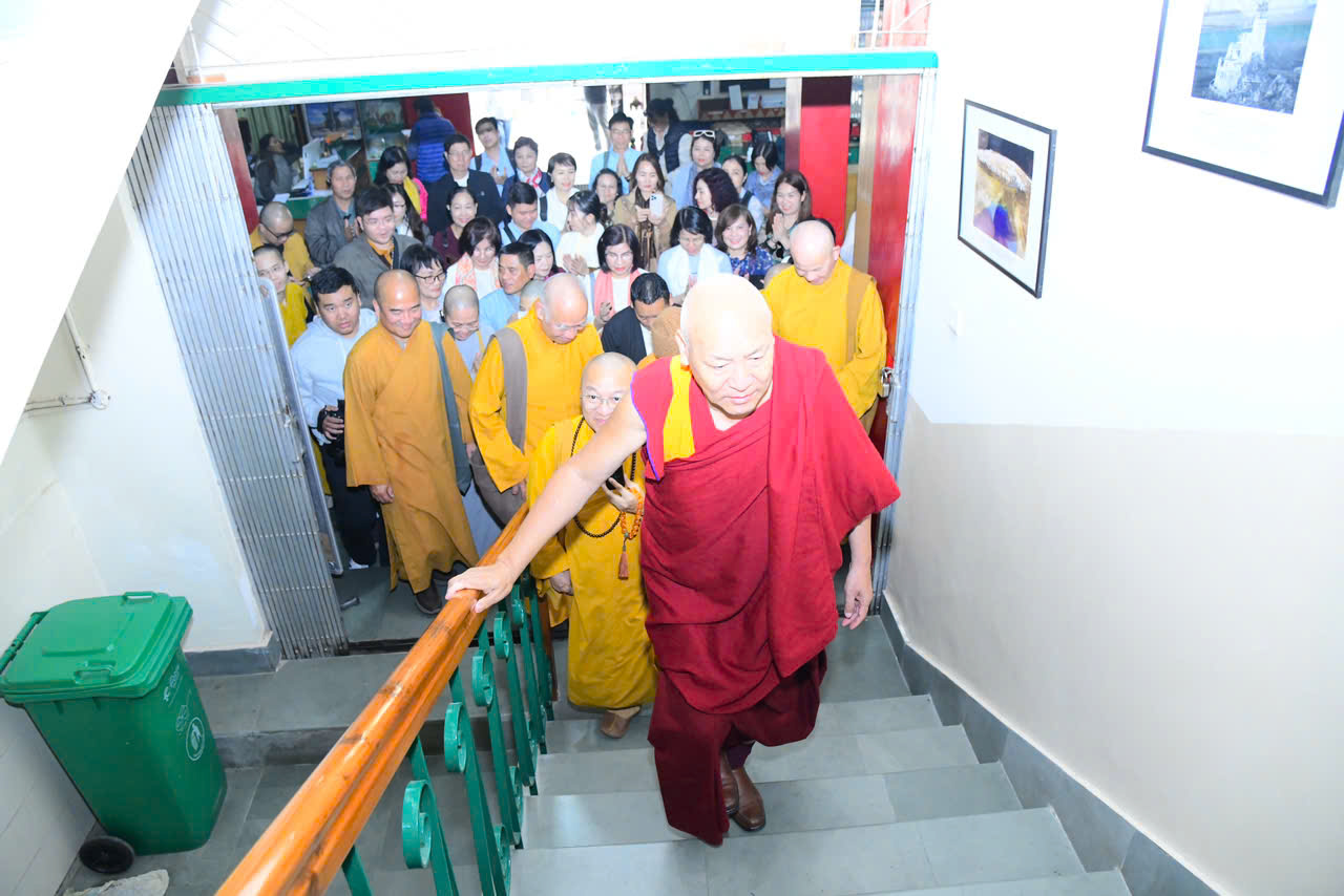 ĐOÀN PHẬT GIÁO VIỆT NAM THĂM THƯ VIỆN CÔNG TRÌNH VÀ LƯU TRỮ TÂY TẠNG
